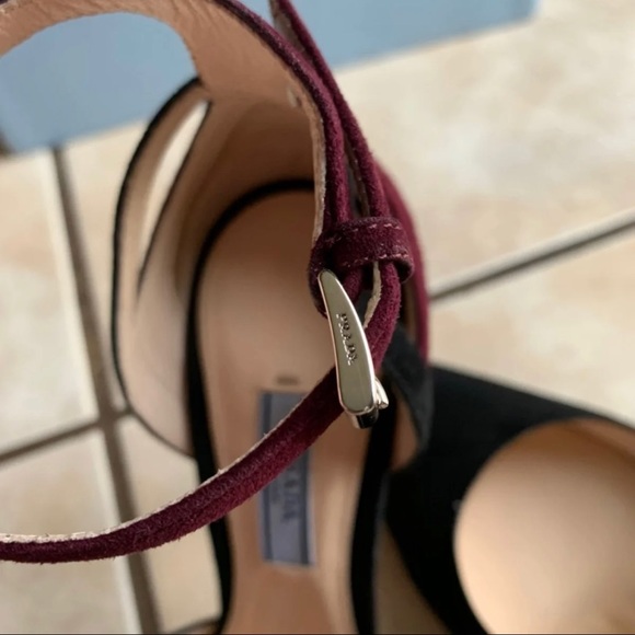 Prada Decollette Black and Burgundy Heel - Picture 6 of 8
